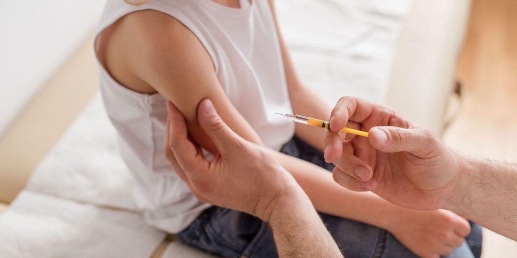 CDC confirms COVID-19 vaccine allergic reactions, issues new&nbsp;guidance